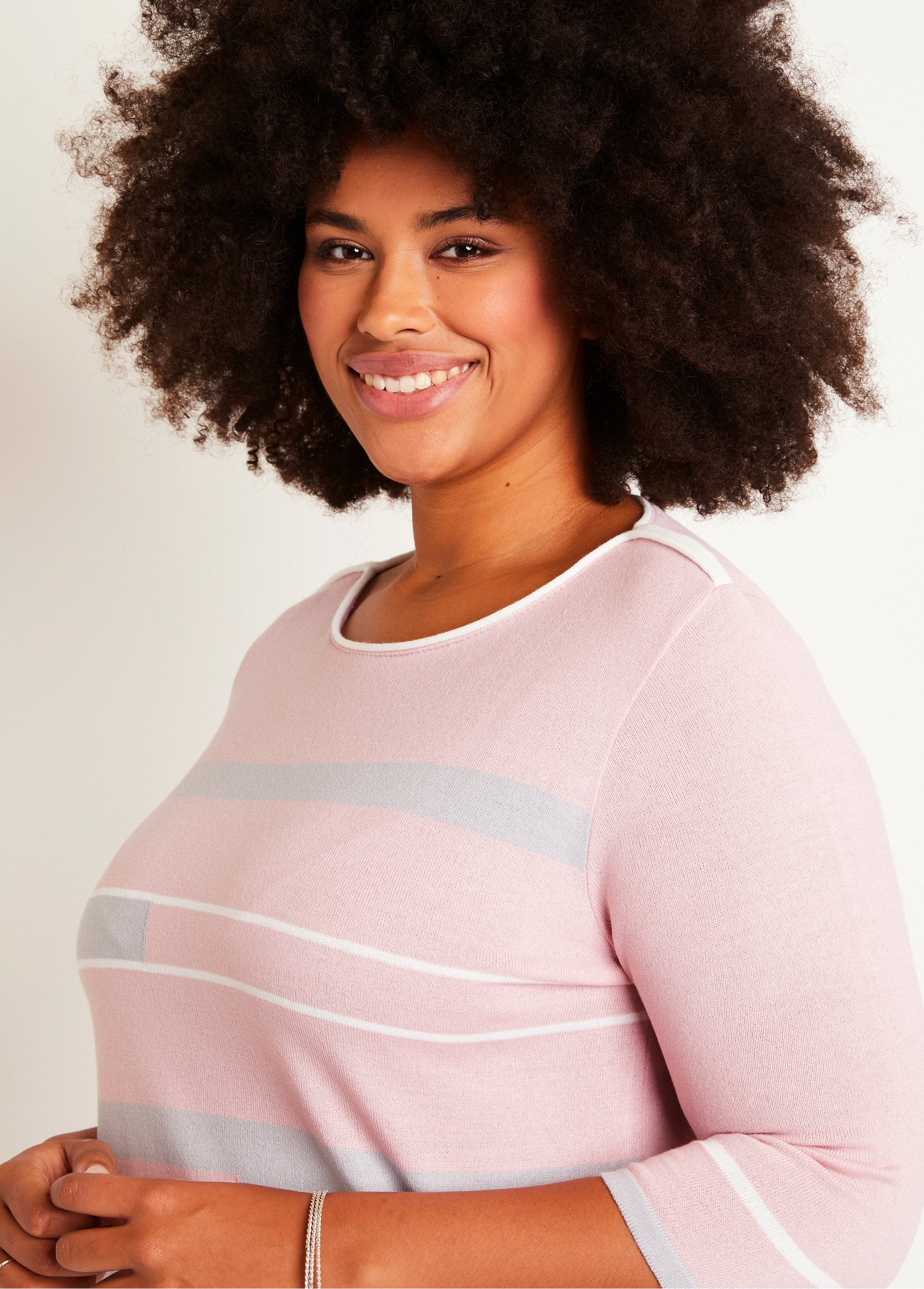 3/4_sleeve_boat_neck_sweater_Pink_and_gray_DE1_curvy