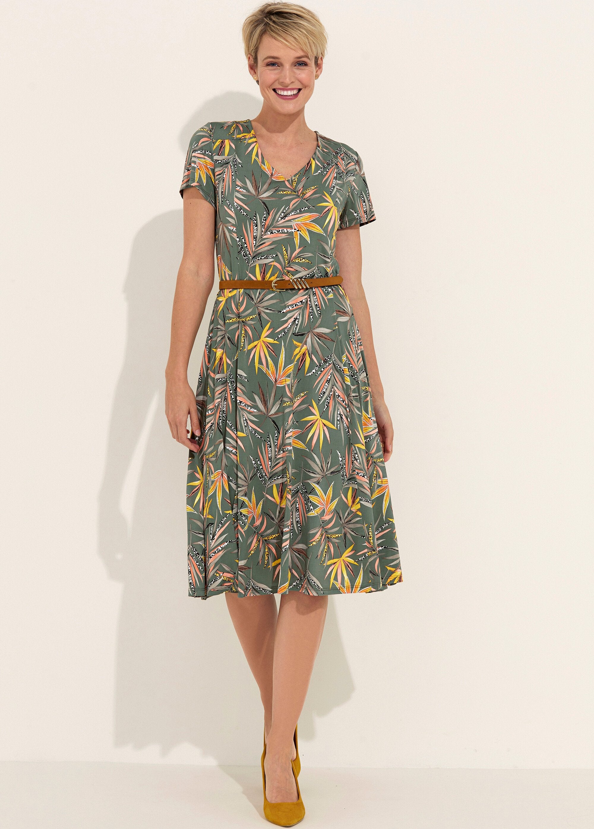 Short_belted_V-neck_dress_Khaki_print_FA1_slim