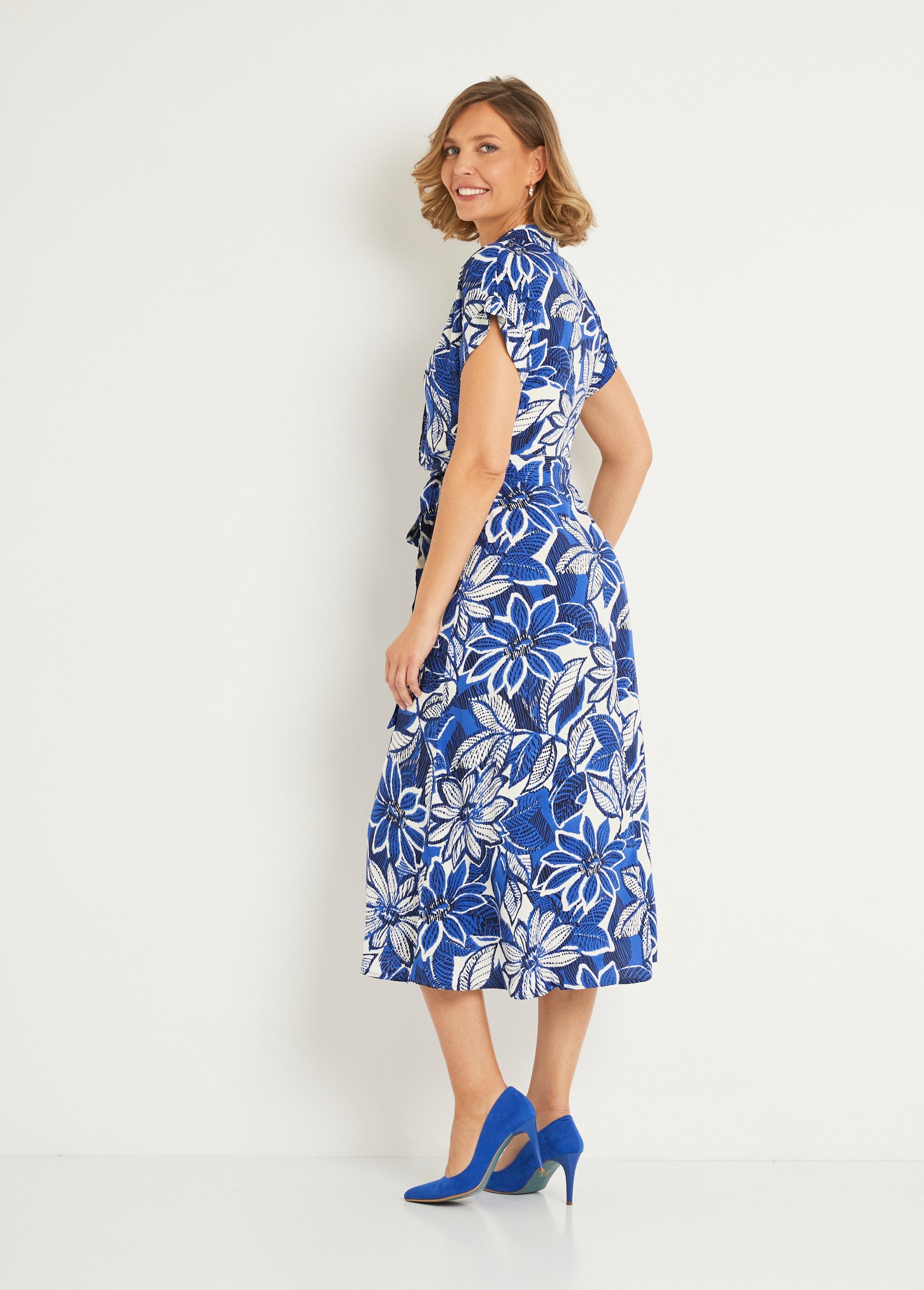 Long_graphic_floral_print_dress_Blue_and_white_DO1_slim