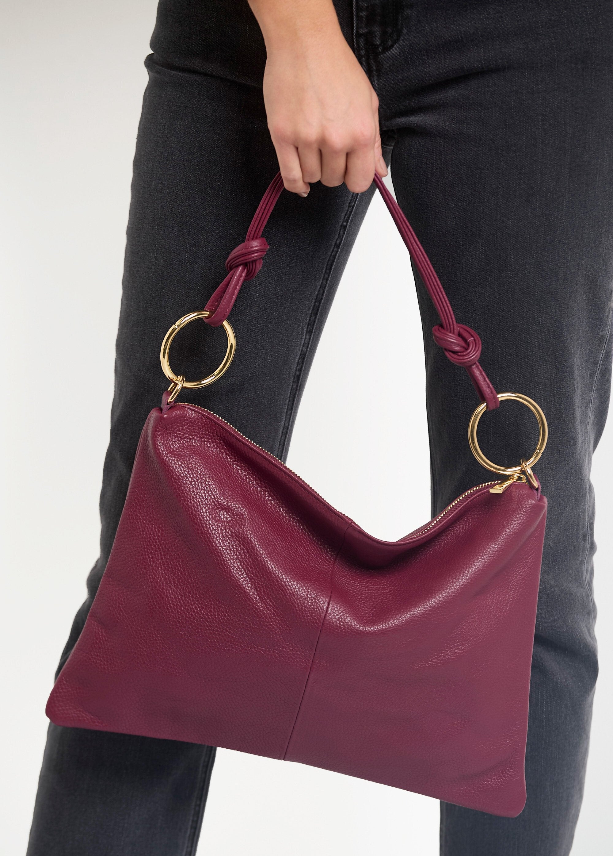 Grained_leather_handbag_with_ring_handles_Bordeaux_FA2_slim