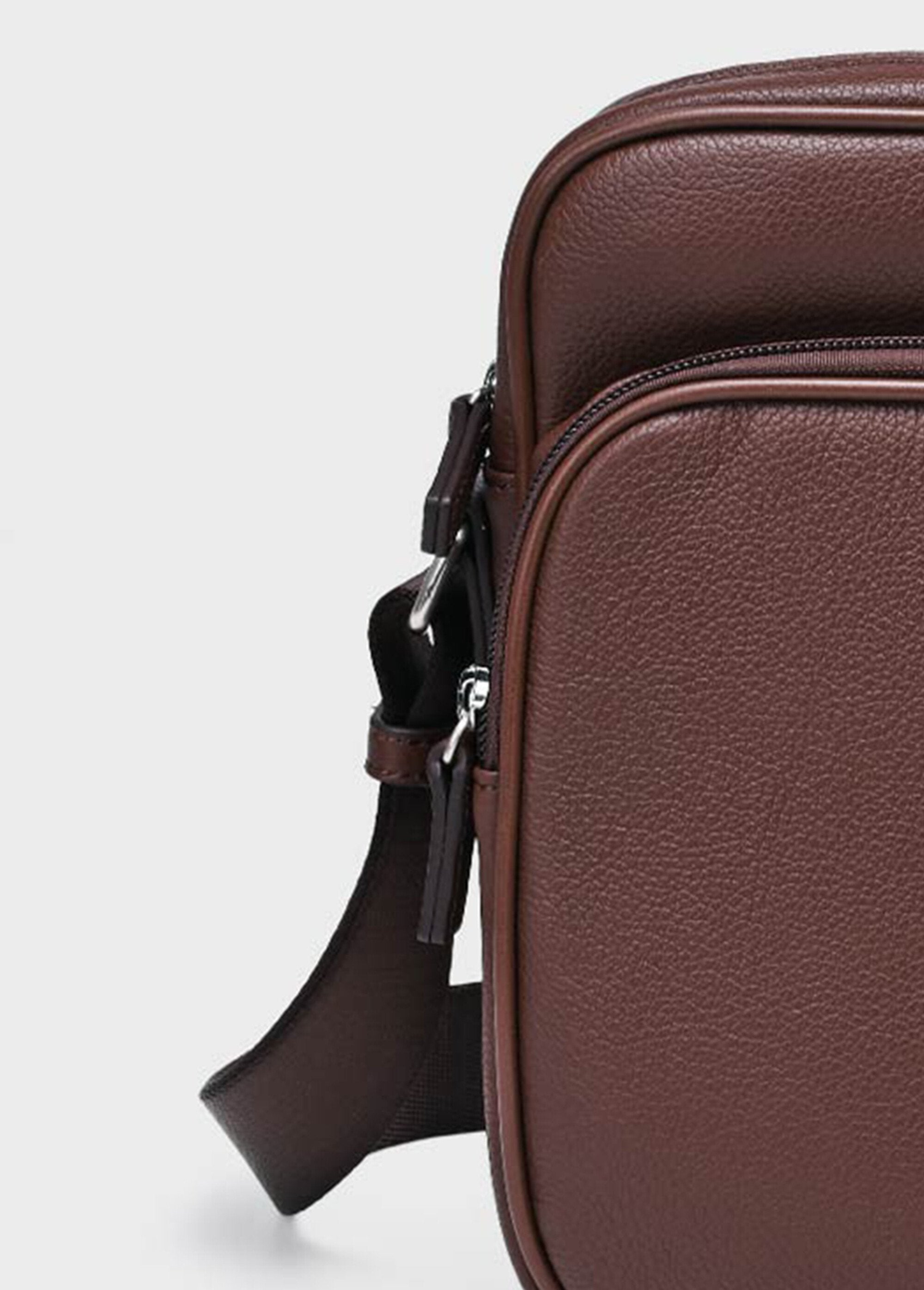 Elegant_multi-pocket_leather_bag_Chocolate_DE1_slim