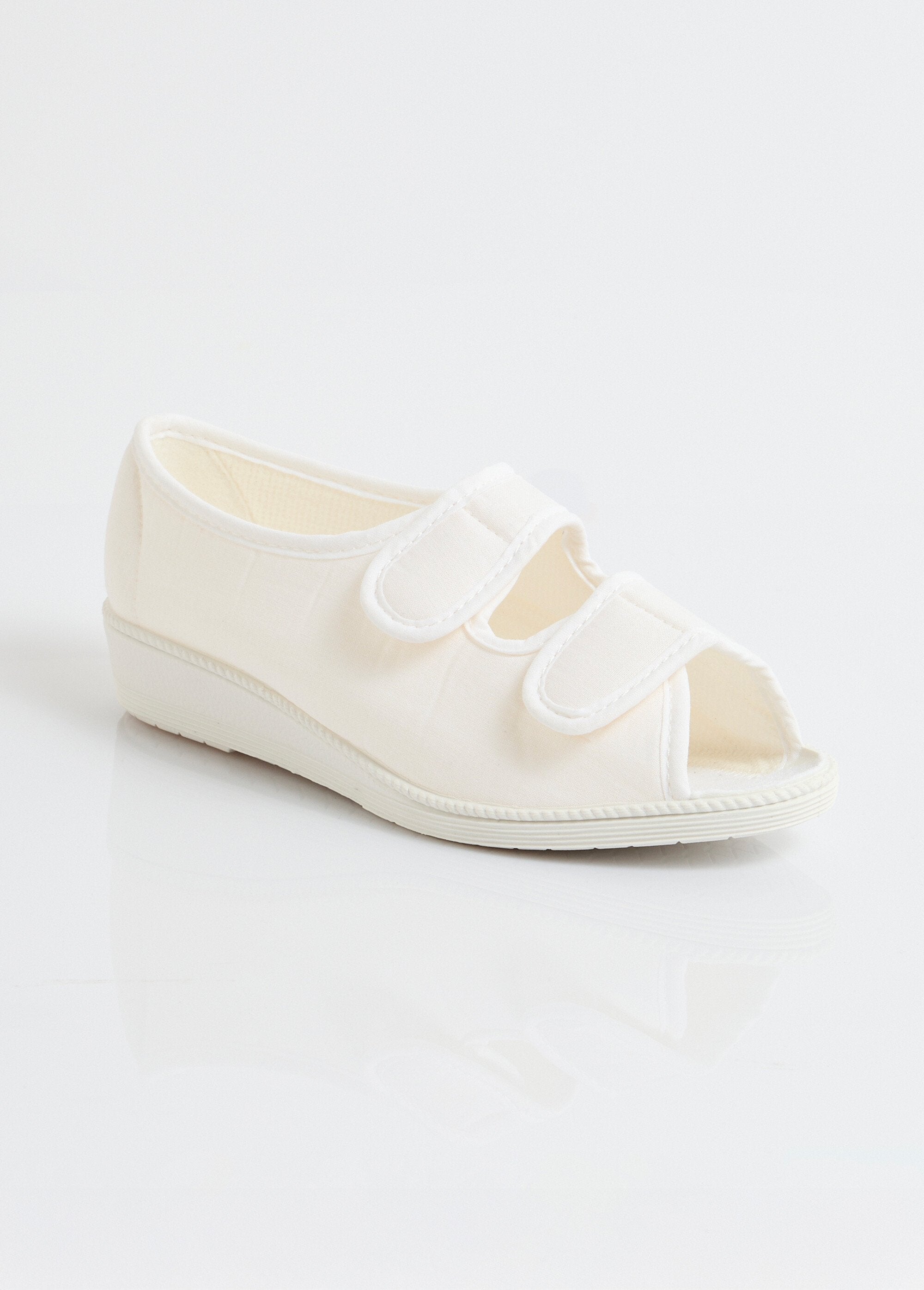 Open_toe_comfort_width_sandals_White_FA1_slim