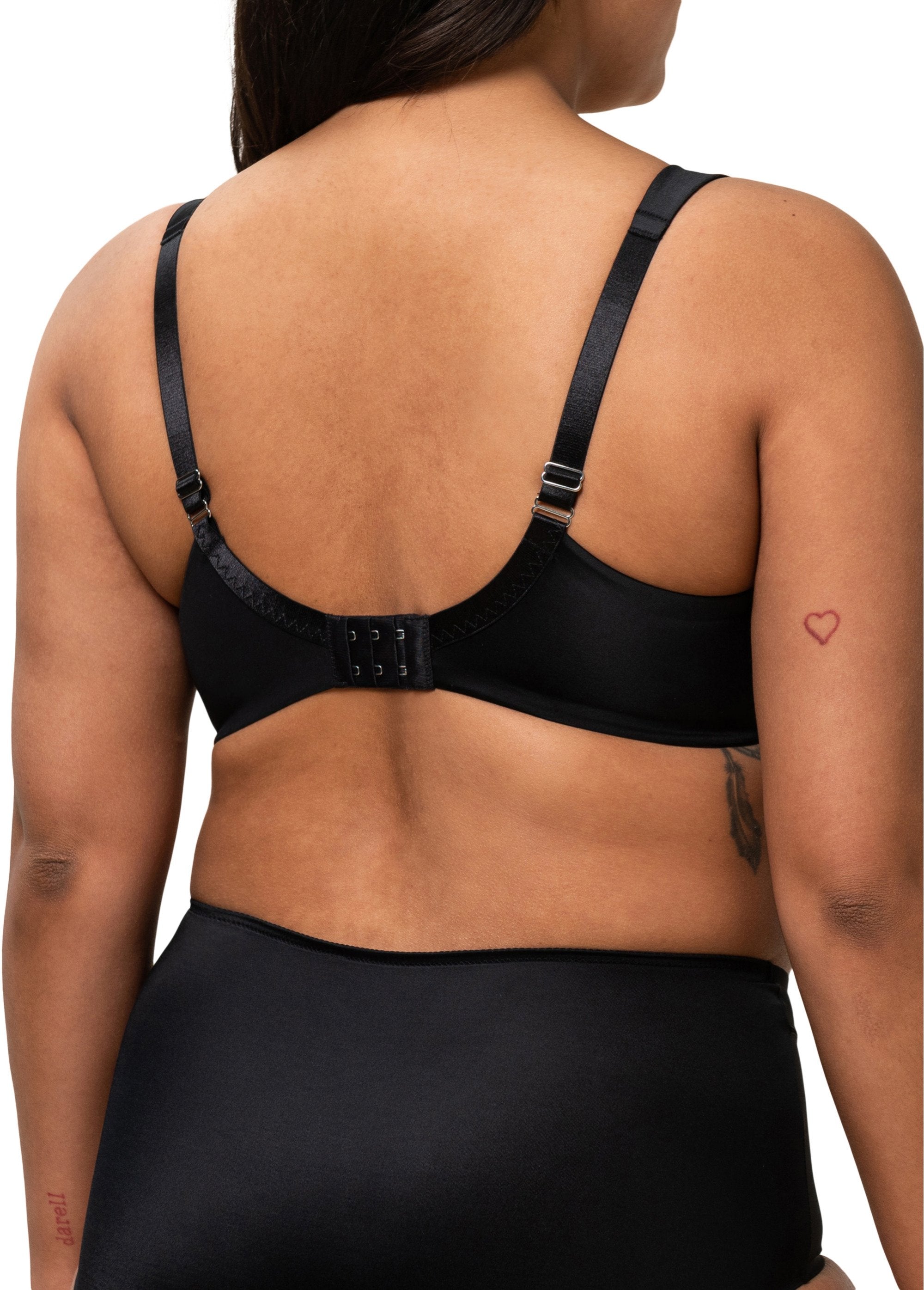 Triumph®_-_Underwired_minimizer_bra_Black_DO1_curvy