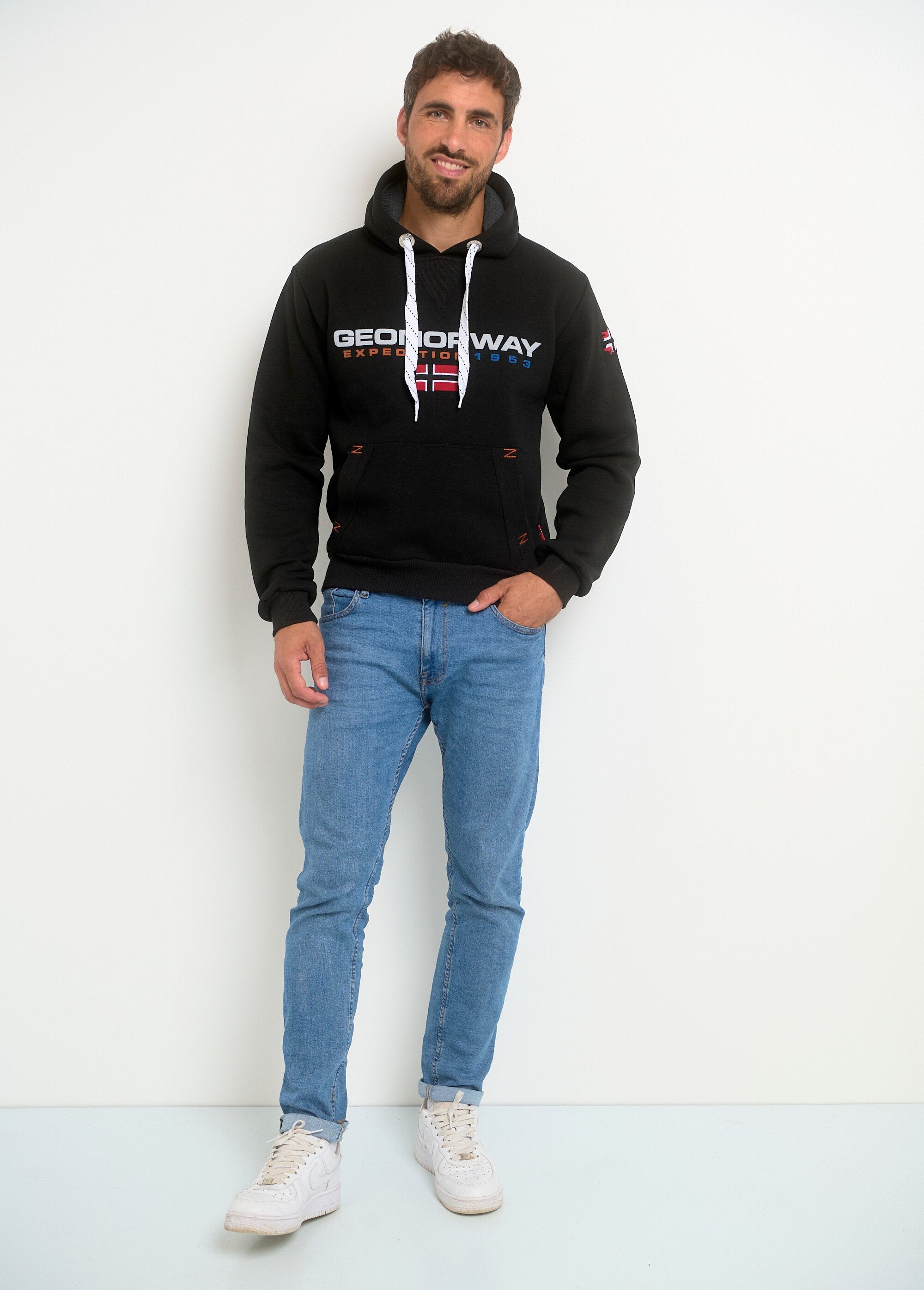 Men's_sweatshirt_with_kangaroo_pocket_Black_SF1_slim