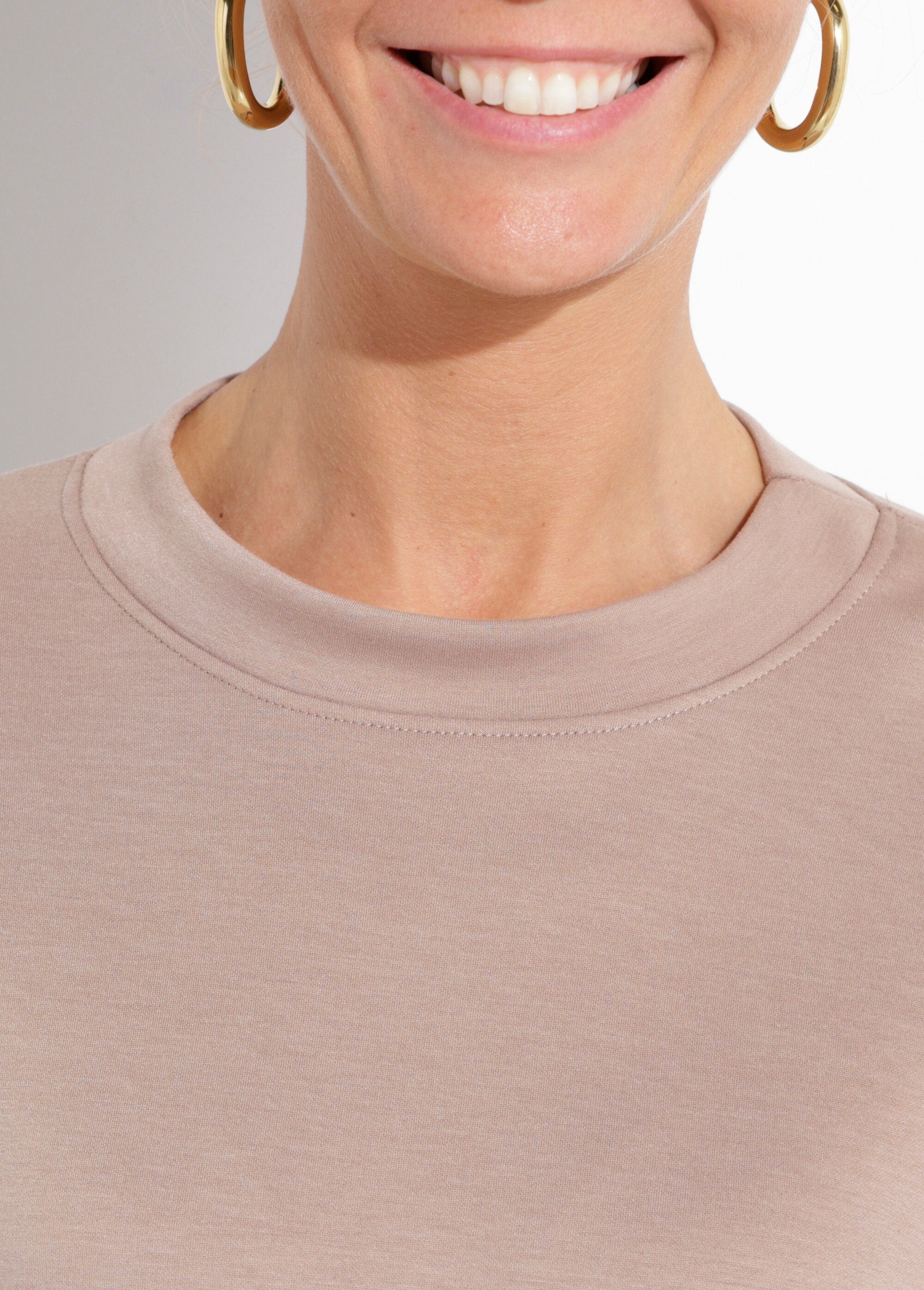 Wide_round_neck_sweatshirt,_3/4_sleeves_Mole_DE1_slim