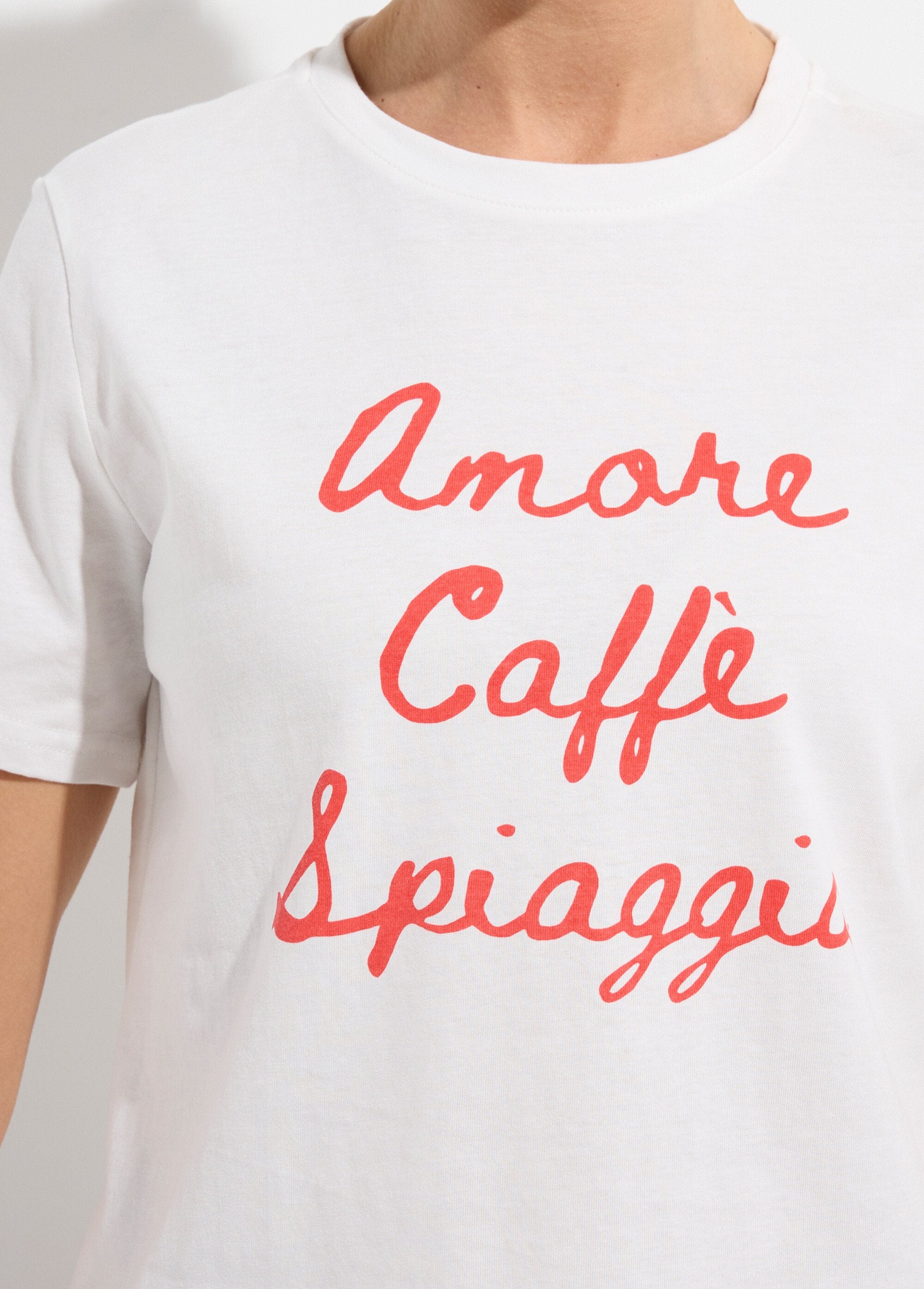 White_cotton_t-shirt_Amore_Caffè_Spiaggia_White_and_red_DE1_slim