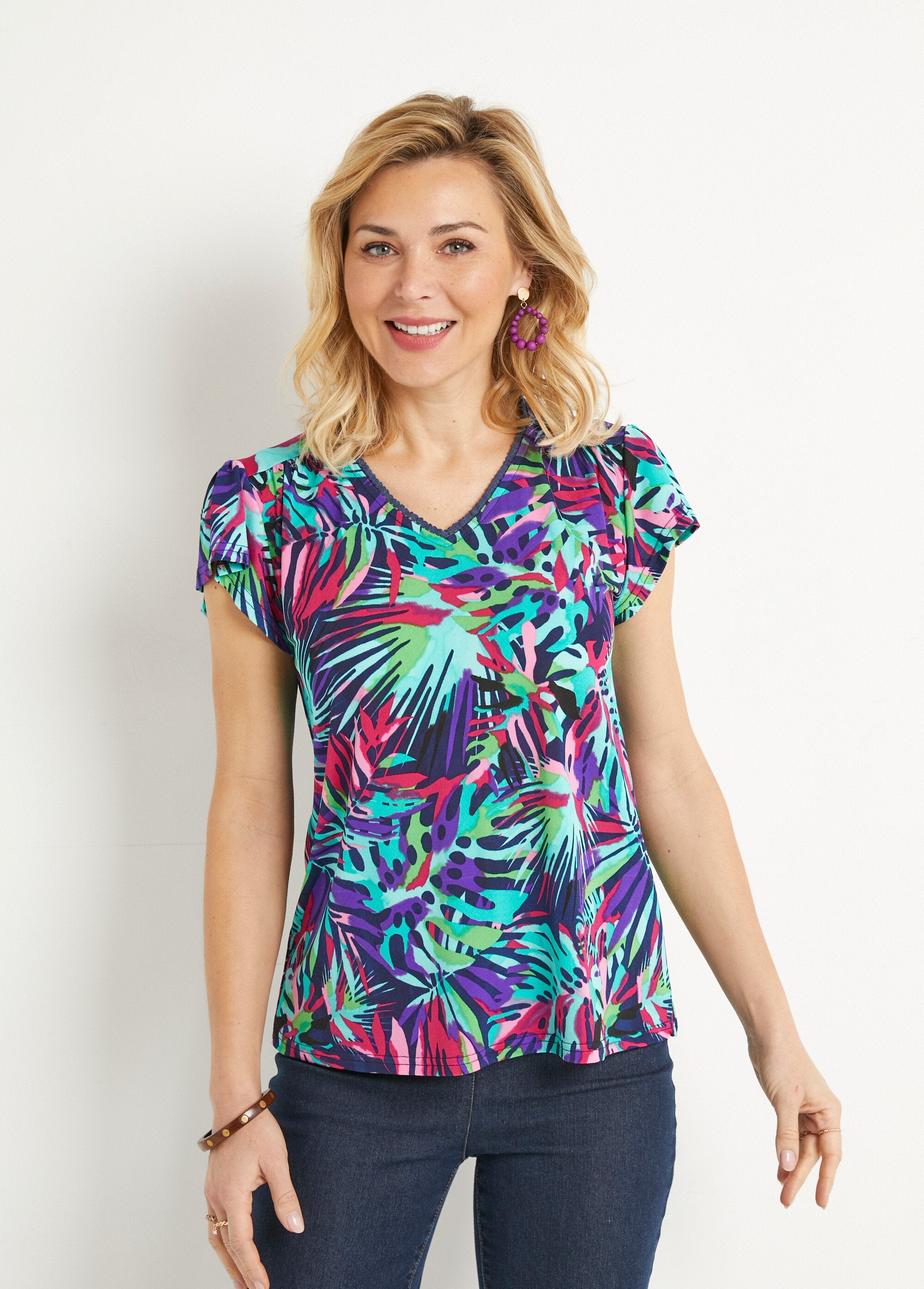 Short_sleeve_flared_V-neck_t-shirt_Multicolor_FA1_slim