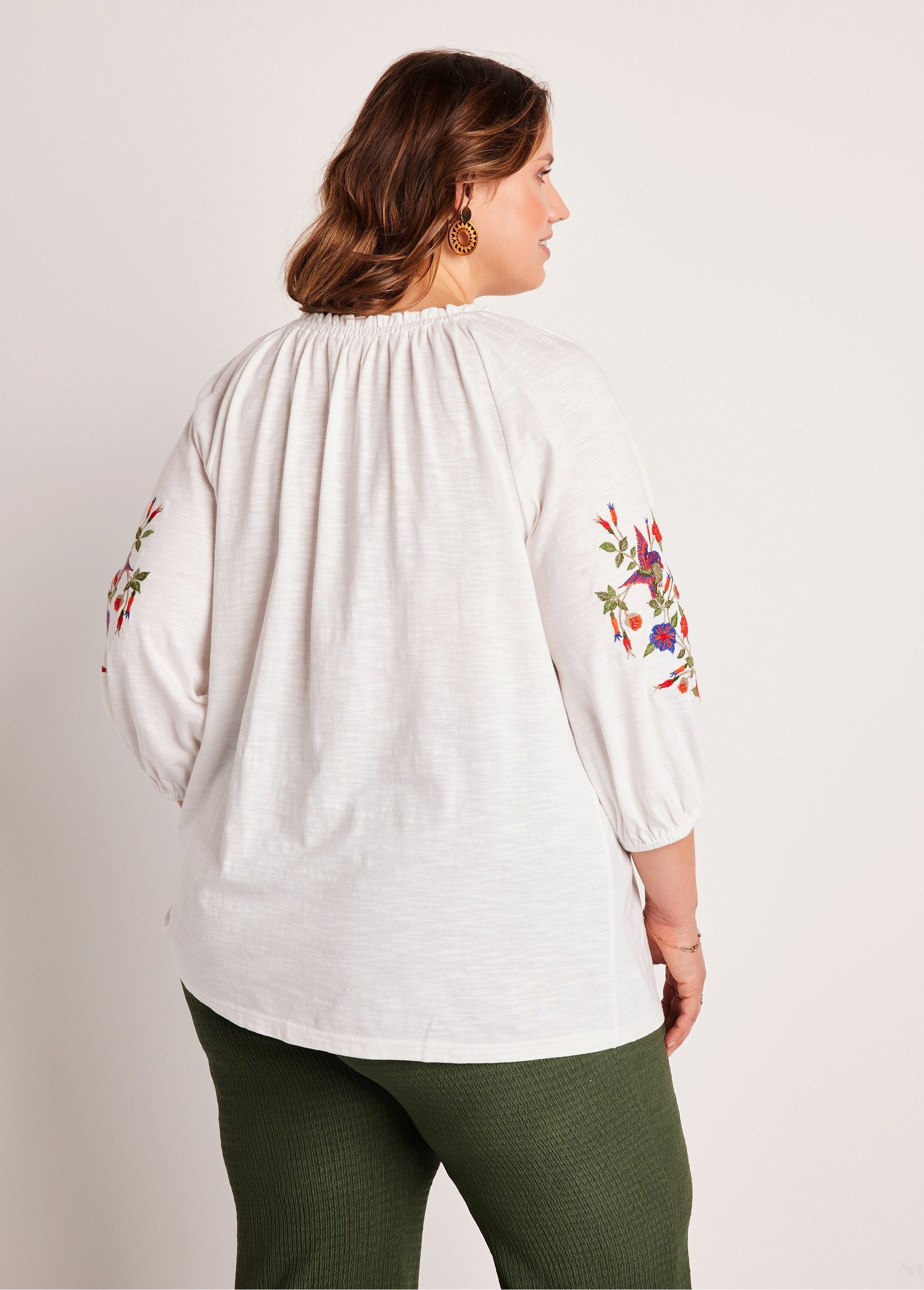 Long_embroidered_t-shirt_with_3/4_sleeves_White_DO1_curvy