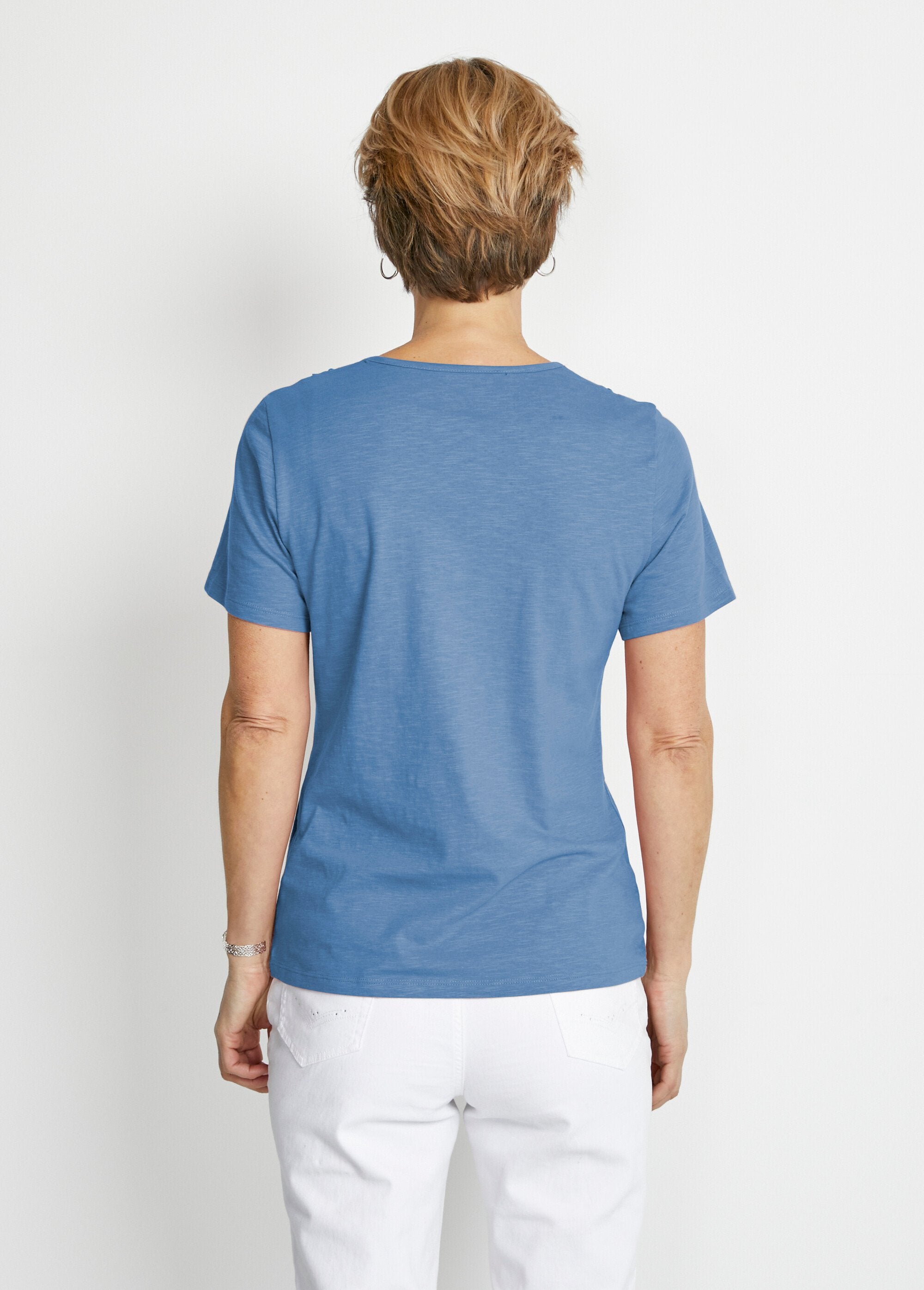 Short-sleeved_cotton_and_macramé_T-shirt_Blue_DO1_slim