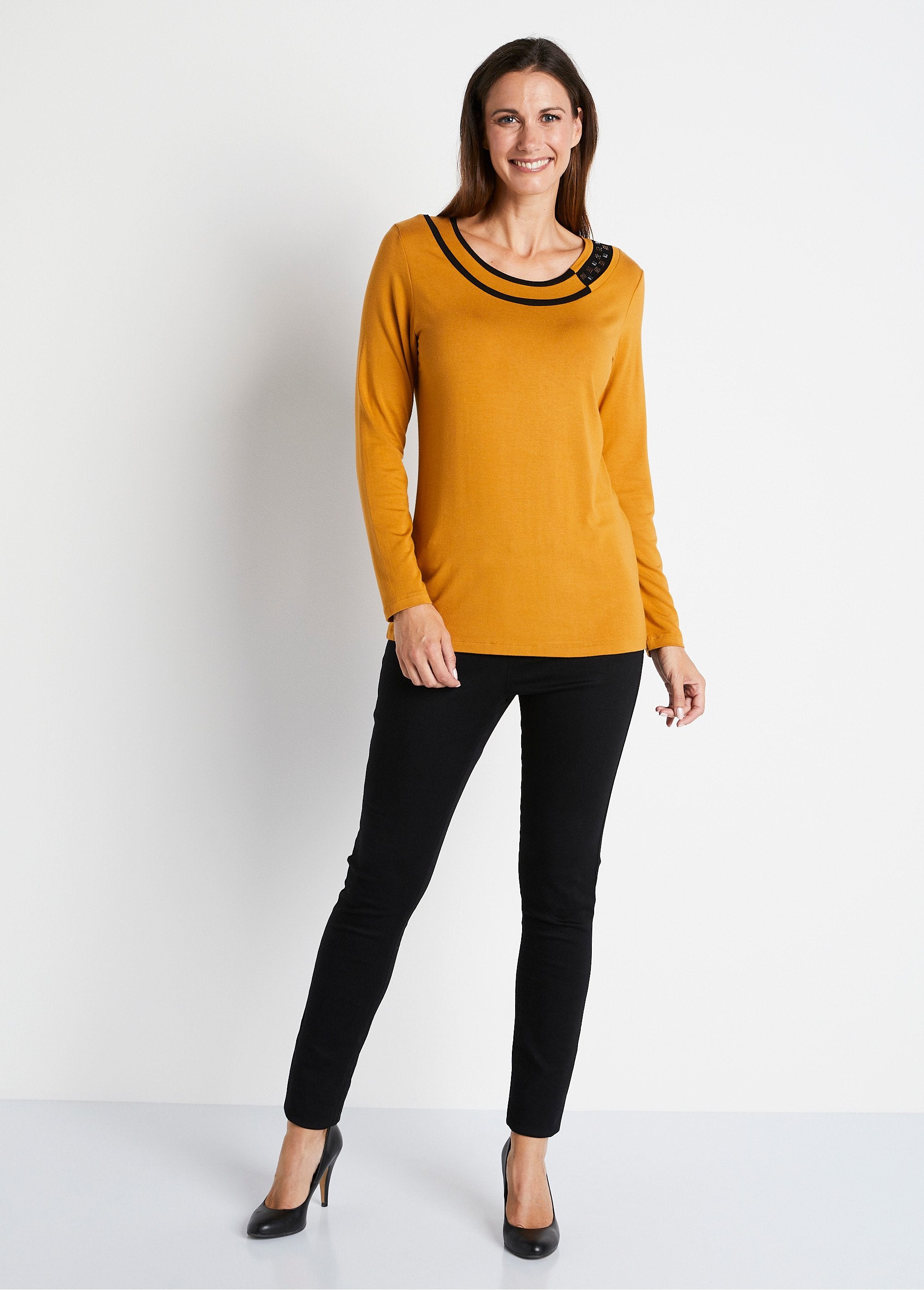 Flowing_round_neck_t-shirt_with_rhinestones_Honey_SF1_slim