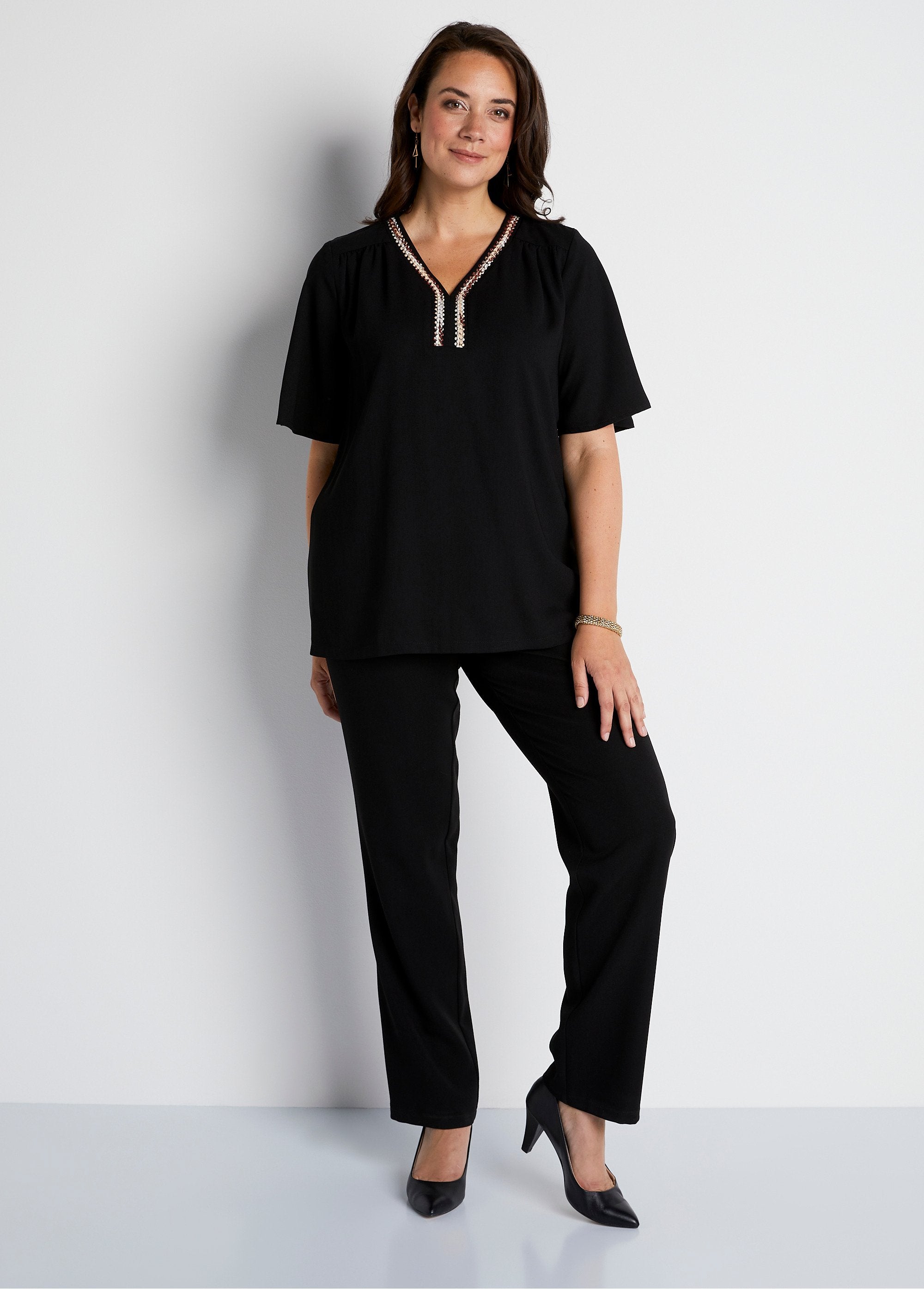 Loose_mid-length_tunic_with_butterfly_sleeves_Black_SF1_curvy