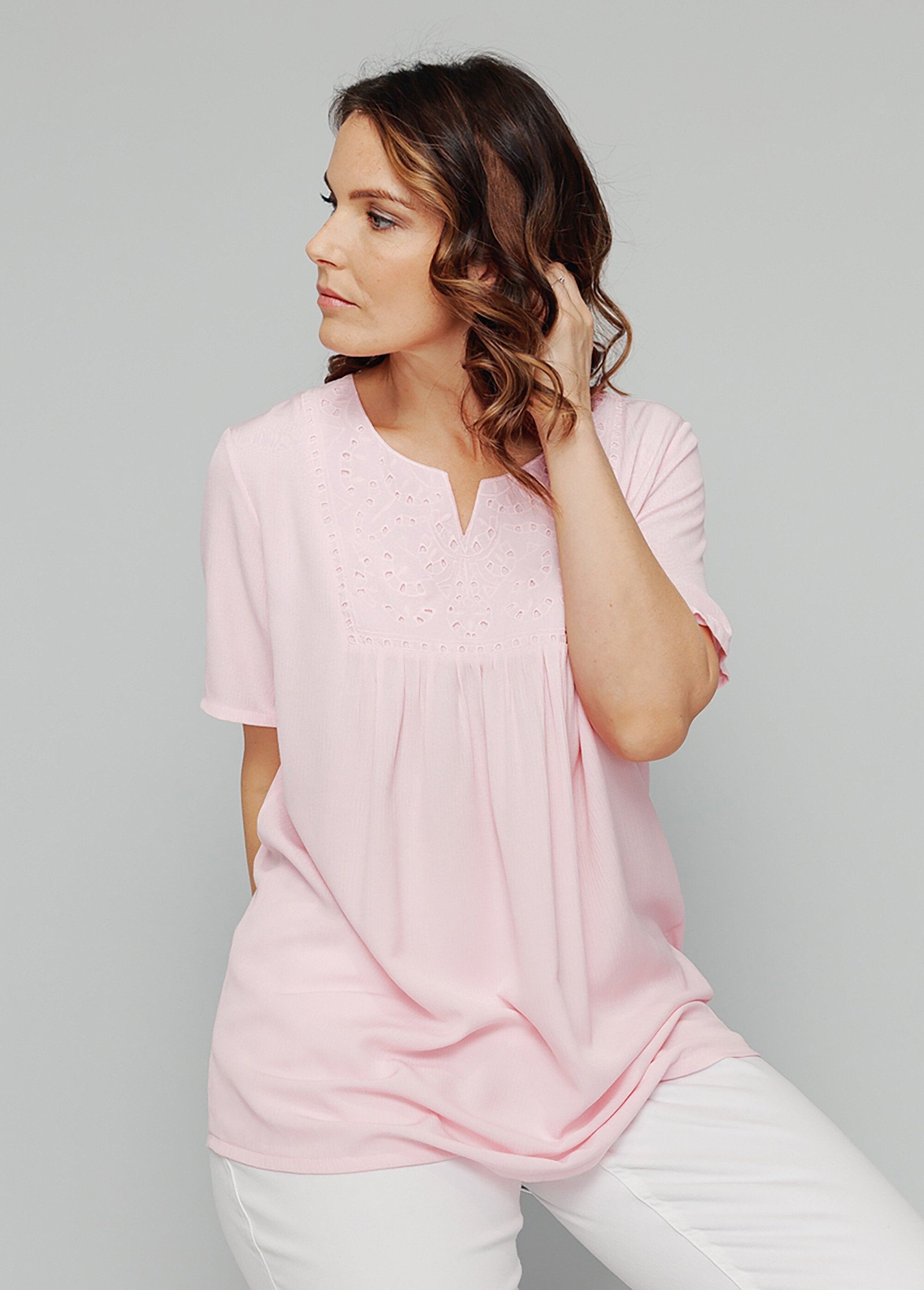 Long_bohemian_seersucker_tunic_Pink_FA1_curvy