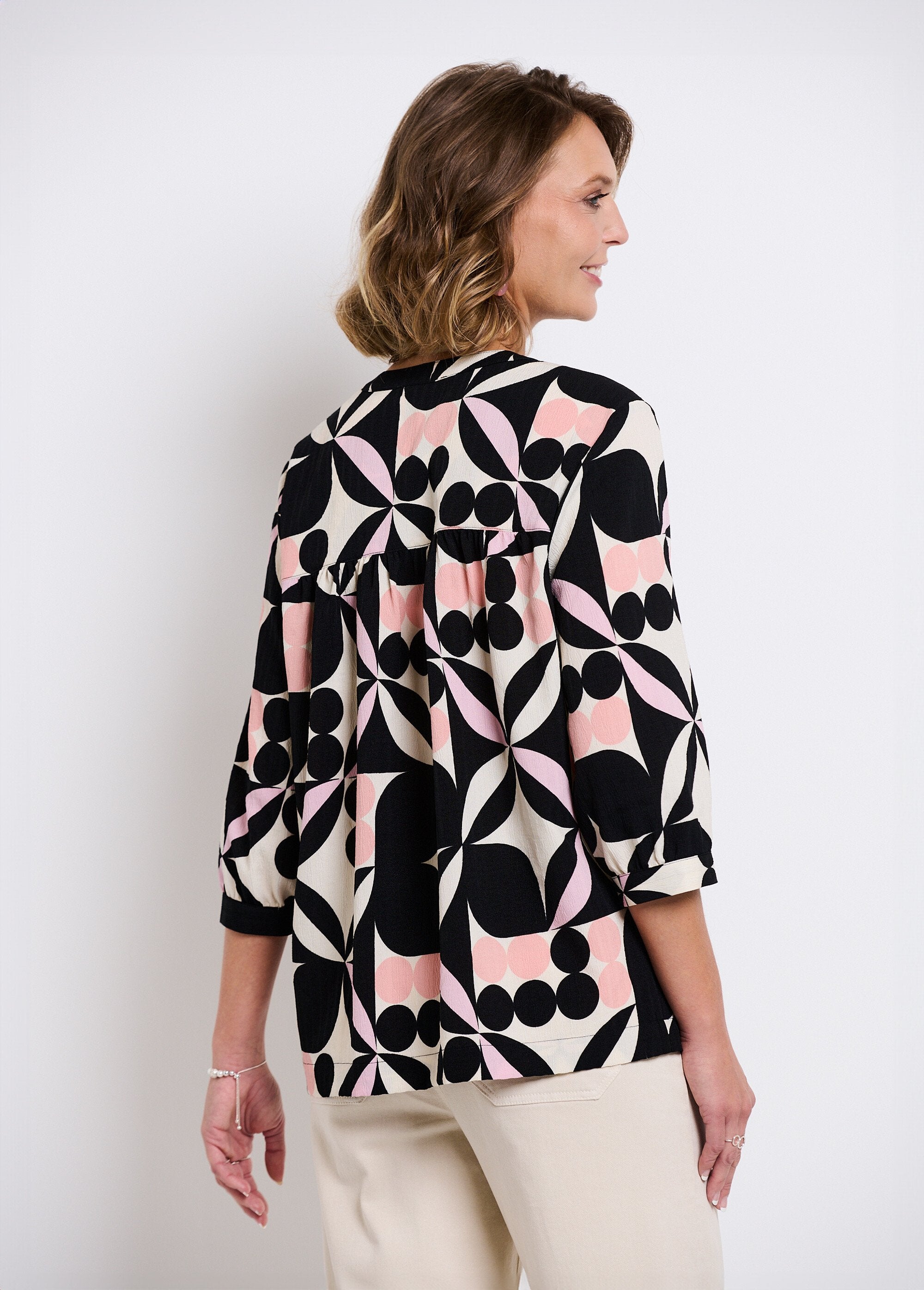 Long_tunic_with_3/4_sleeves_and_graphic_pattern_Black_and_pink_DO1_slim