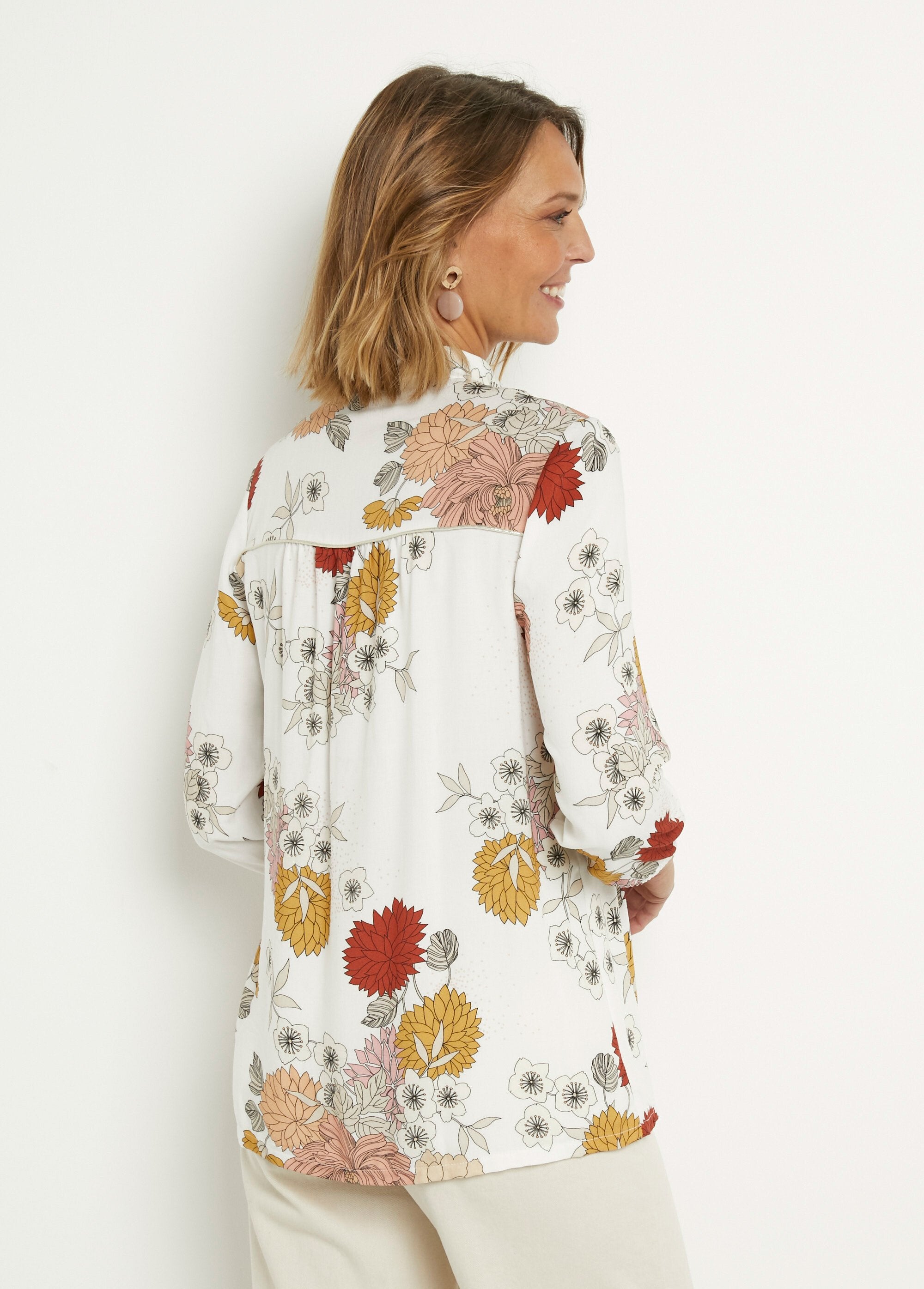 3/4_sleeve_tunic_with_chrysanthemum_pattern_Ecru_and_pink_DO1_slim