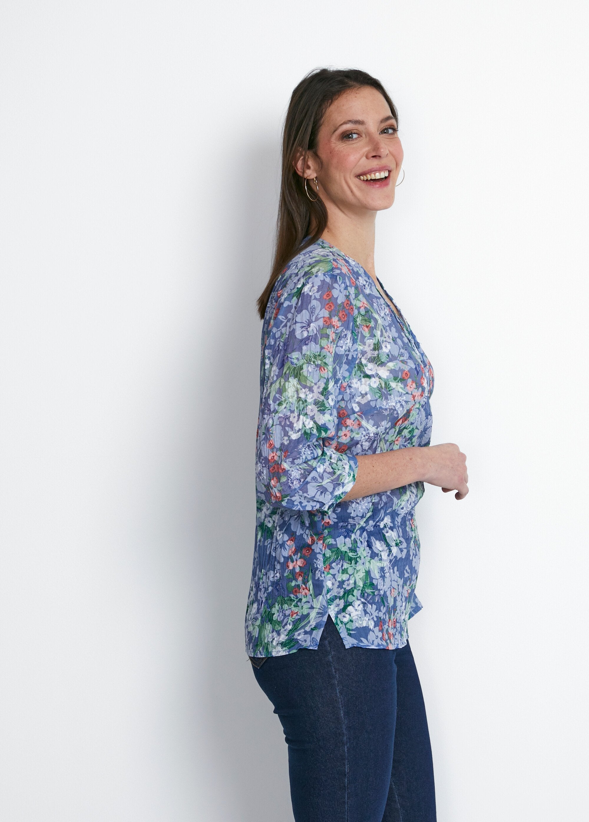 Loose_floral_3/4_sleeve_tunic_Blue_background_DR1_slim