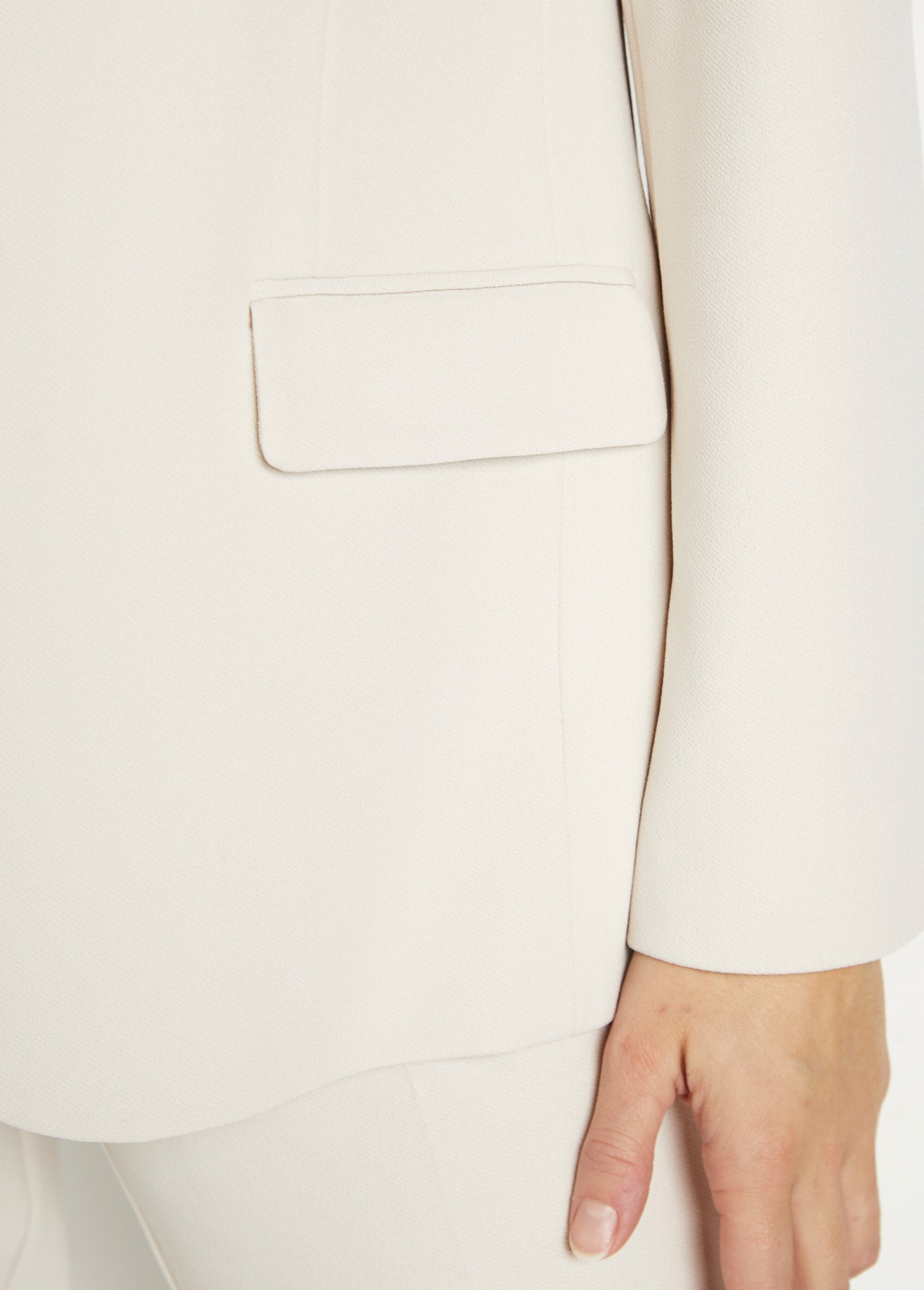 Straight_cut_plain_knit_blazer_jacket_Beige_DE1_curvy