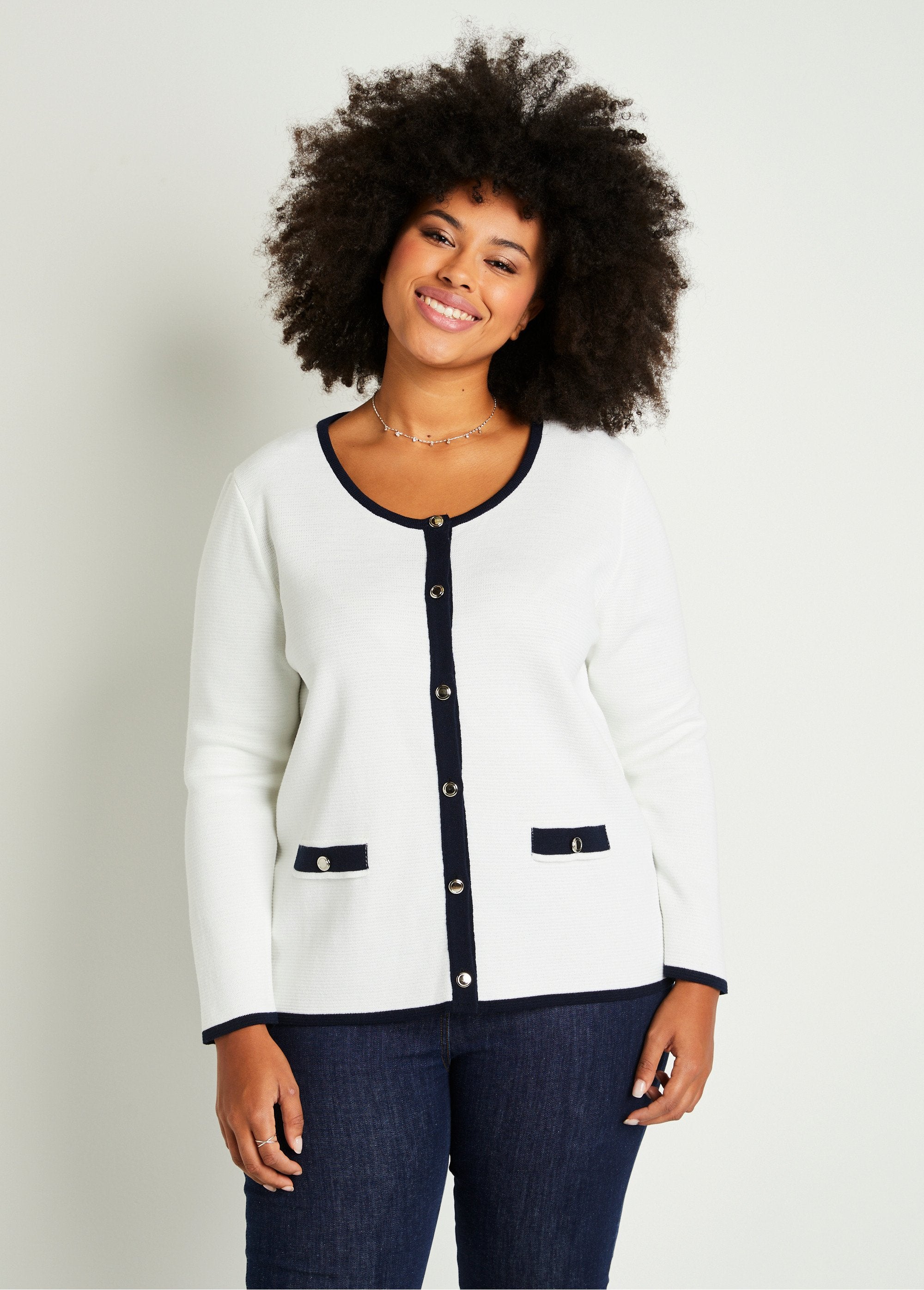 Buttoned_cardigan_jacket_White_and_navy_FA1_curvy